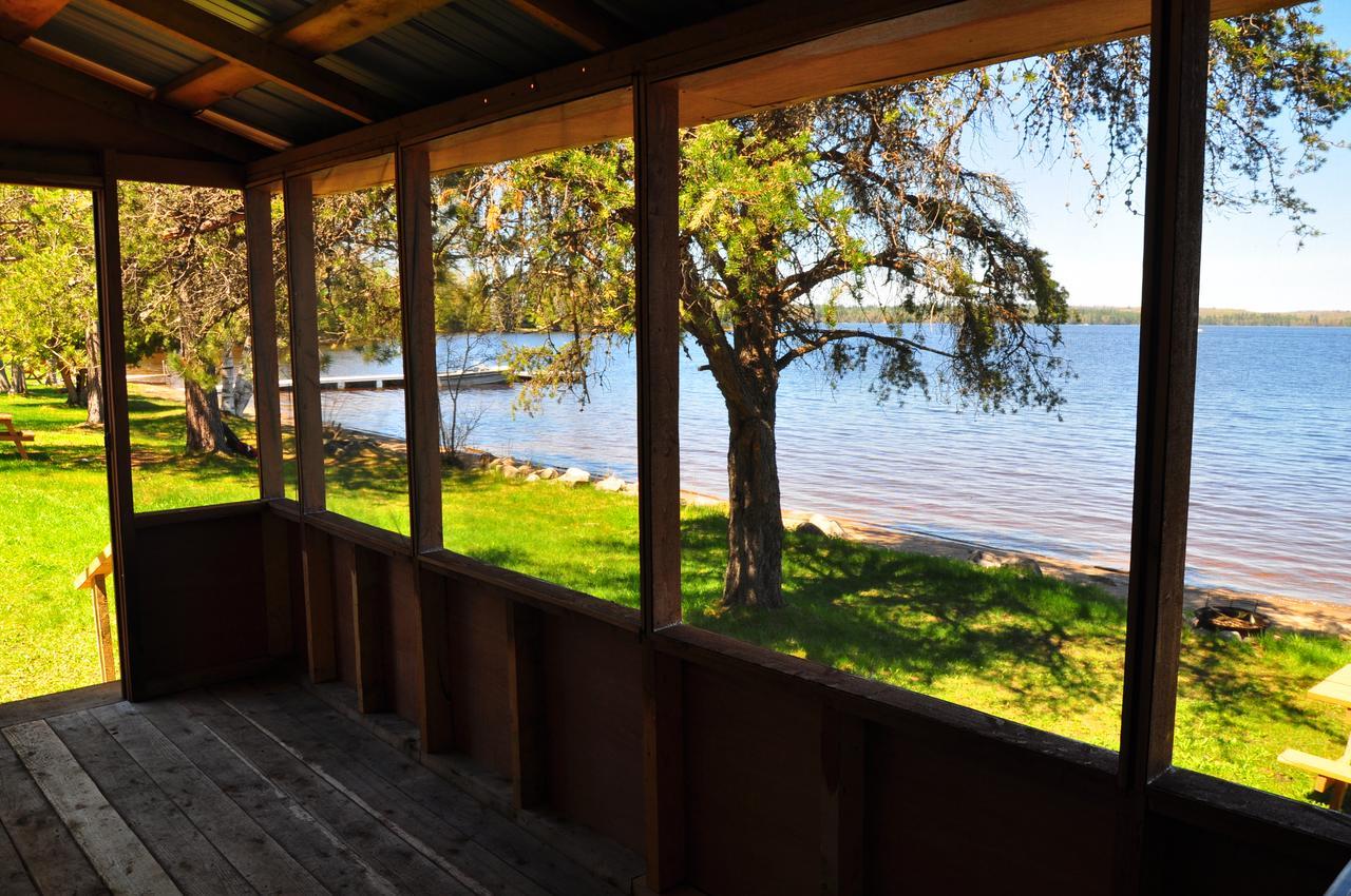 Okimot Lodge On Tomiko Lake Crystal Falls Dış mekan fotoğraf